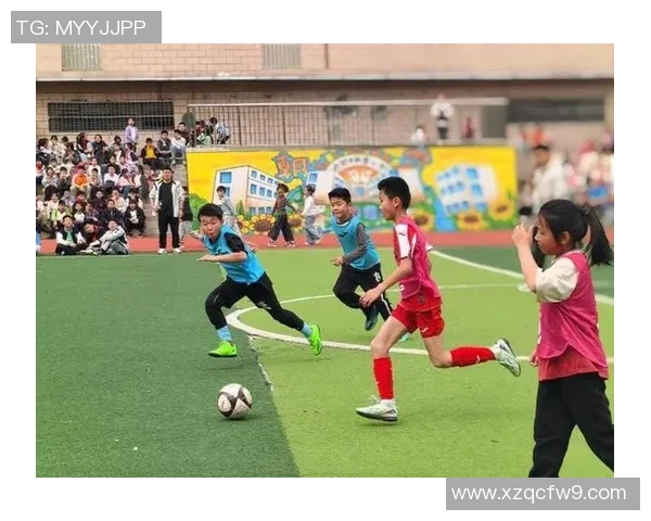人大附小足球热潮涌动学生们在绿茵场上展现青春风采与团队精神